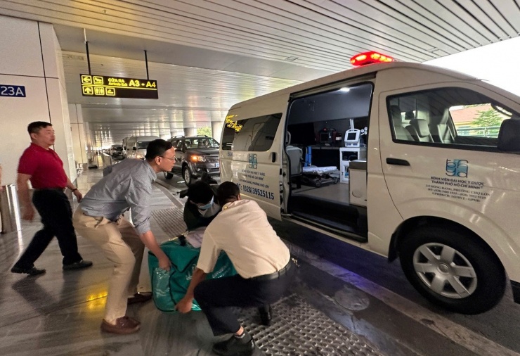 Trái tim người hiến tại Hà Nội được chuyển hỏa tốc vào TPHCM.