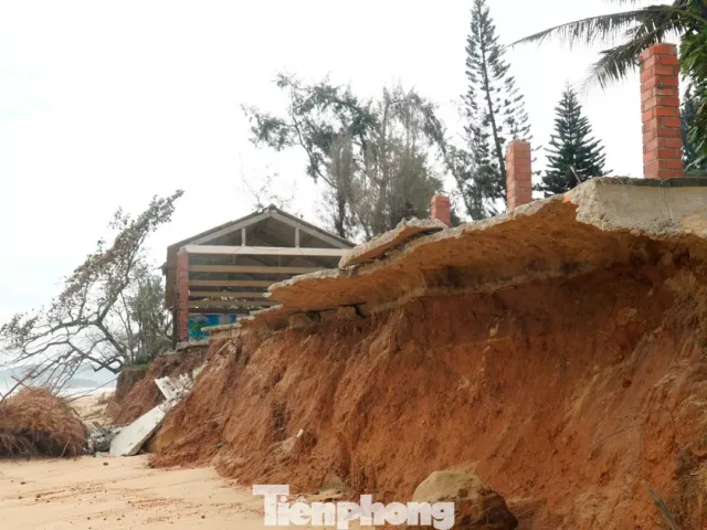 Cảnh tượng chưa từng thấy tại bãi tắm nổi tiếng xứ Huế