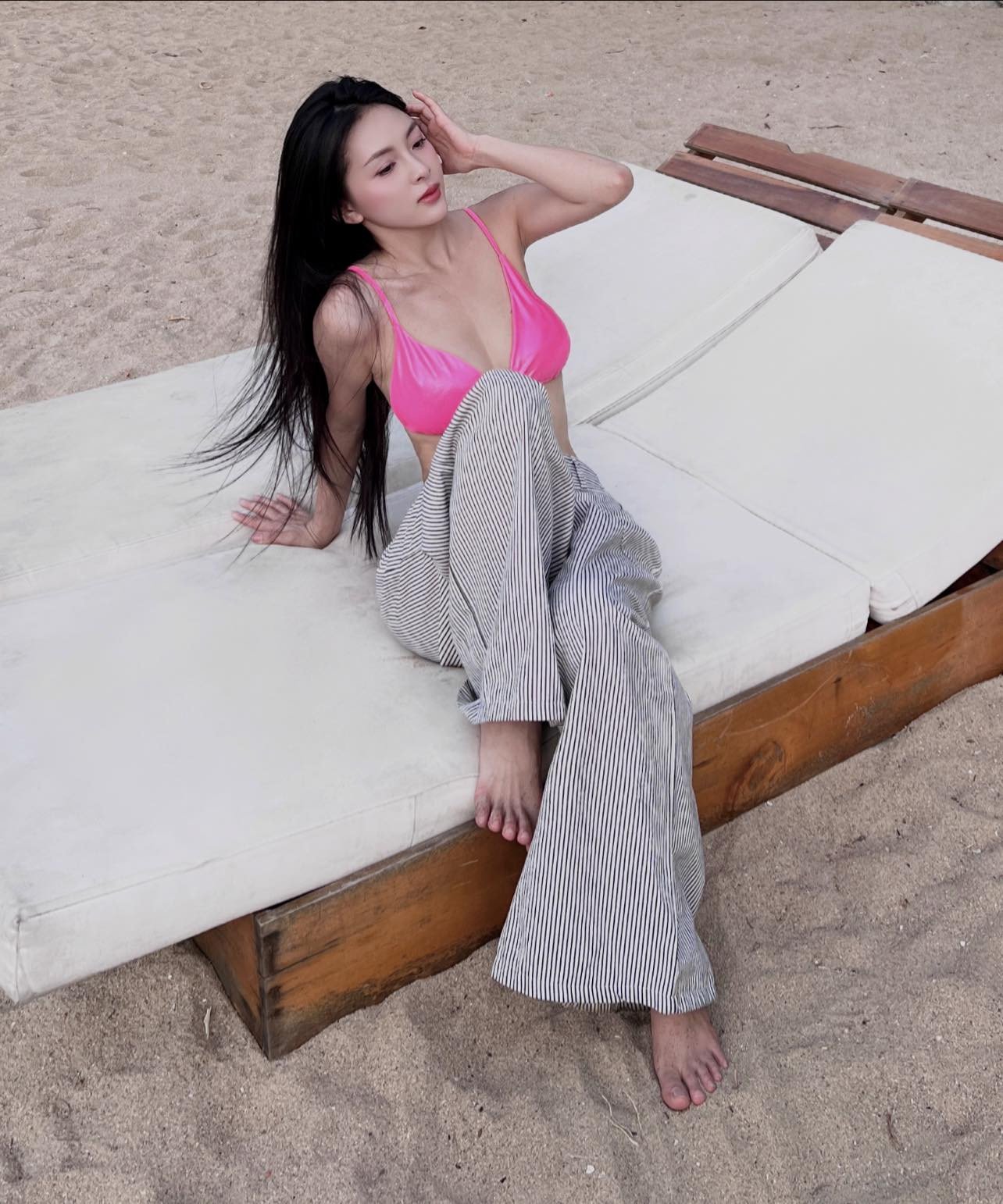 Đời thực, Ngọc Trâm theo đuổi phong cách gợi cảm, phóng khoáng.