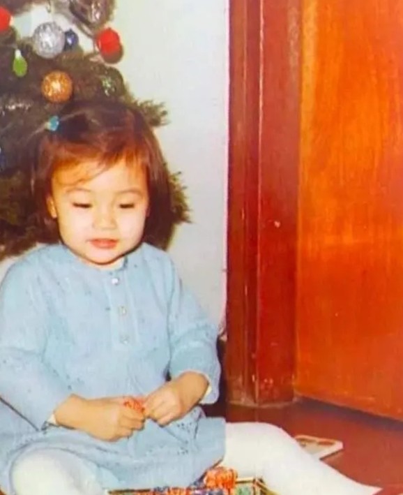 Lý Gia Hân thuở nhỏ. Ảnh: QQ