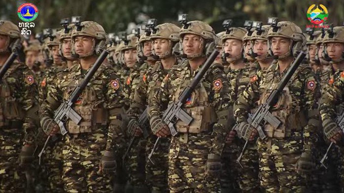 Diễu binh, diễu hành trọng thể kỷ niệm 50 năm Quốc khánh Lào - 6