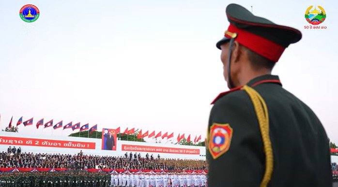 Diễu binh, diễu hành trọng thể kỷ niệm 50 năm Quốc khánh Lào - 8
