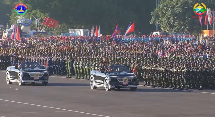 Diễu binh, diễu hành trọng thể kỷ niệm 50 năm Quốc khánh Lào - 13
