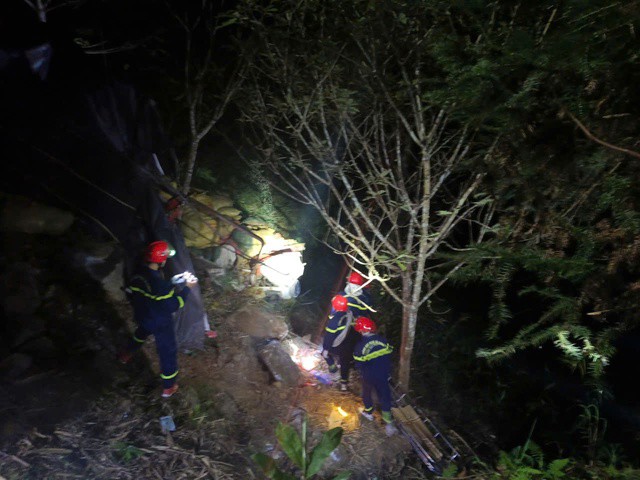 Lực lượng chức năng nhanh chóng có mặt tại hiện trường.