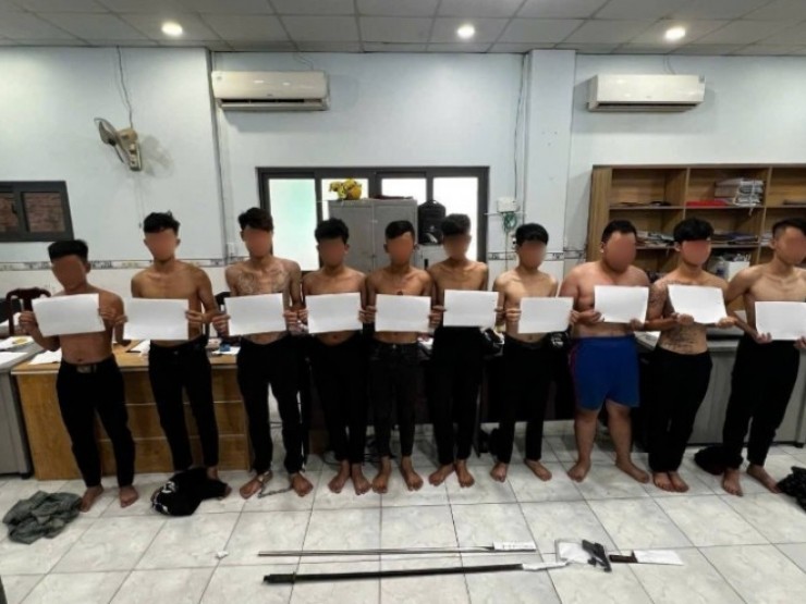 Giọt nước mắt muộn màng của nhóm thiếu niên mang hung khí giải quyết mâu thuẫn