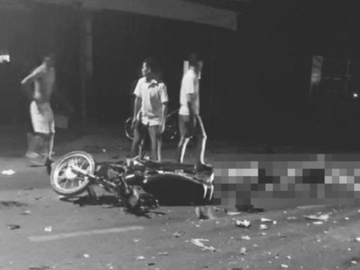 [Clip] Xe máy đấu đầu khiến 2 người tử vong ở Tây Ninh