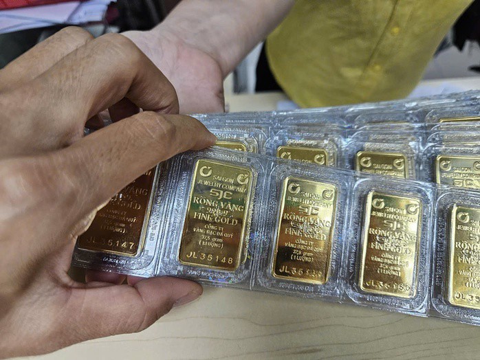 Giá vàng thế giới giảm mạnh vào cuối ngày