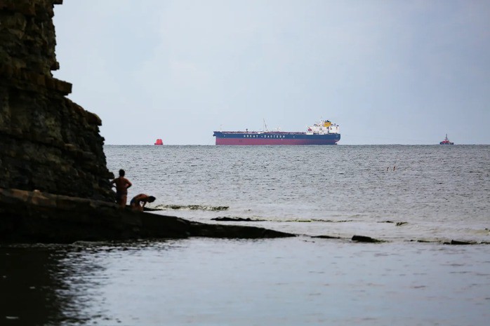 Tàu chở dầu Minerva Symphony treo cờ Hy Lạp đang ở vùng biển Đen. Ảnh: AP