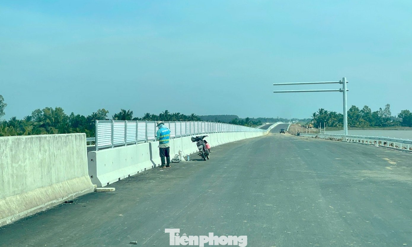 Cận cảnh cao tốc Cần Thơ - Cà Mau sắp thông xe - 4