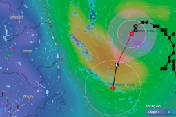 Áp thấp nhiệt đới vẫn "luẩn quẩn" trên Biển Đông, miền Trung bắt đầu đợt mưa lớn