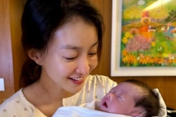 Lee Si Young bị chỉ trích vì liên tục khoe ảnh con vừa chào đời