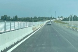 Cận cảnh cao tốc Cần Thơ - Cà Mau sắp thông xe