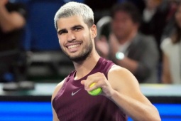 Alcaraz nói thẳng về việc kêu lịch thi đấu quá tải nhưng vẫn chăm đi giao hữu kiếm tiền