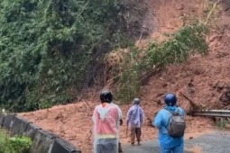 Tin tức trong ngày - NÓNG: Đèo Sông Pha nối Khánh Hòa - Lâm Đồng vừa sạt lở, giao thông tạm thời bị chia cắt