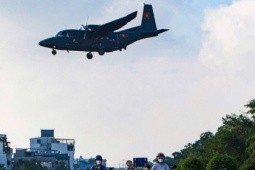 Phi đội máy bay vận tải Casa lượn quanh bầu trời Hà Nội