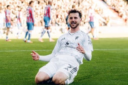 Mount phá vỡ  " lời nguyền "  áo số 7 ở MU, trên đường tiếp bước Ronaldo