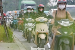 'So găng' xe xăng và xe điện trên đường phố Hà Nội