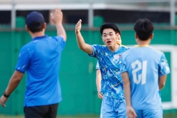 Đình Bắc ngỡ ngàng vì bị thầy Kim  " xử lý "  trước ngày U22 Việt Nam đấu Lào