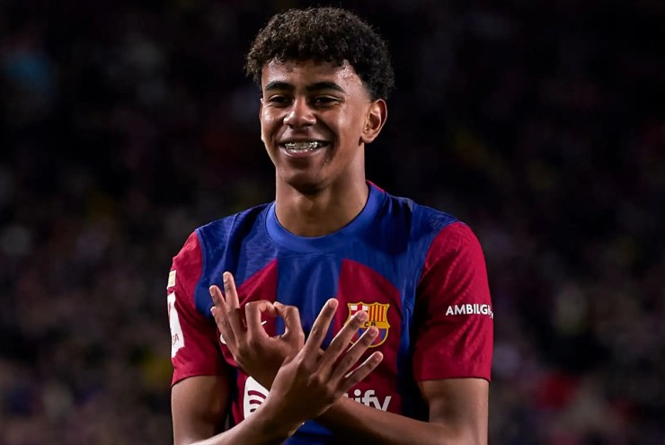 Lamine Yamal với kiểu ăn mừng 304 nổi tiếng