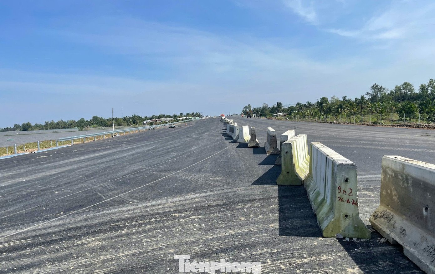 Cận cảnh cao tốc Cần Thơ - Cà Mau sắp thông xe - 6