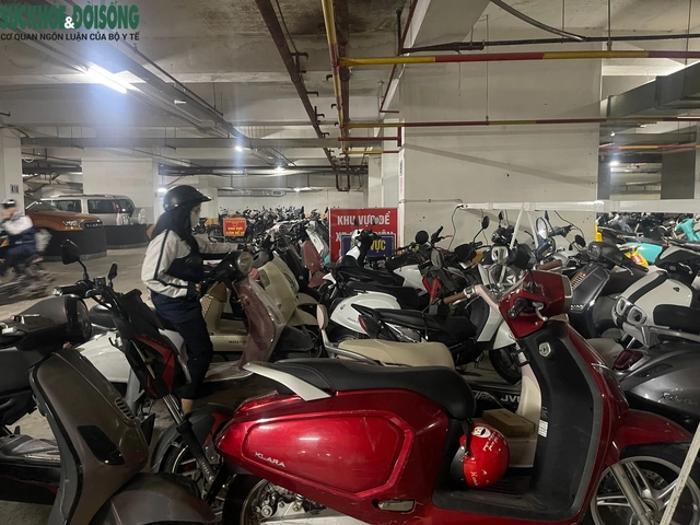 Khu vực để xe máy điện dưới tầng hầm chung cư HH Linh Đàm.