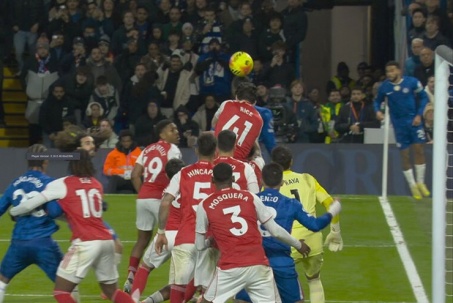 VAR Ngoại hạng Anh gây tranh cãi: Arsenal - Liverpool bị xử ép, Chelsea hưởng lợi