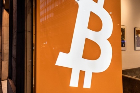 Cổ đông Bitcoin lớn nhất thế giới hạ mạnh dự báo lợi nhuận giữa cơn bão tiền số