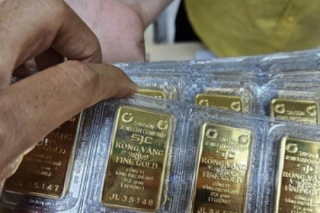 Cuối ngày 2-12, giá vàng đang giảm rất mạnh