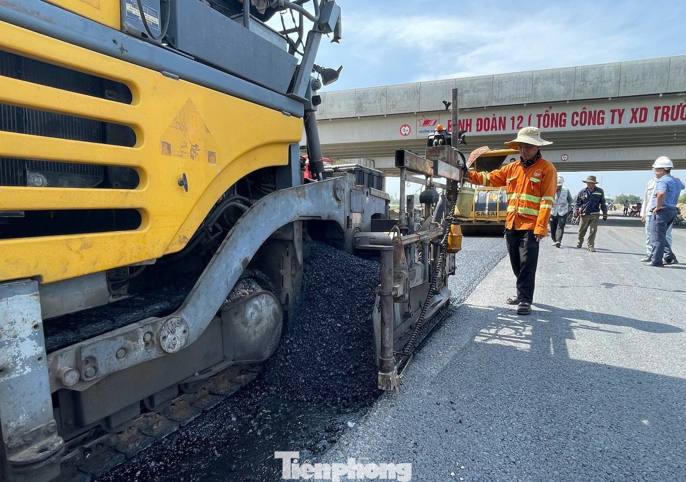 Cận cảnh cao tốc Cần Thơ - Cà Mau sắp thông xe - 9