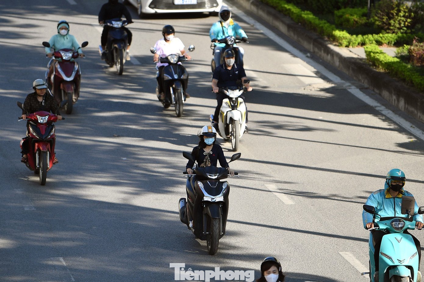 Tuy vậy, tỷ lệ phương tiện xanh vẫn còn thấp, chưa đủ để làm thay đổi cấu trúc giao thông chung, đây là điều có thể quan sát rõ trên đường phố.