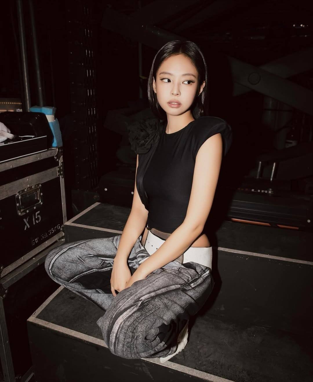 Người đứng sau tạo hình "gây bão" của Jennie BLACPINK tại concert DEADLINE - 7