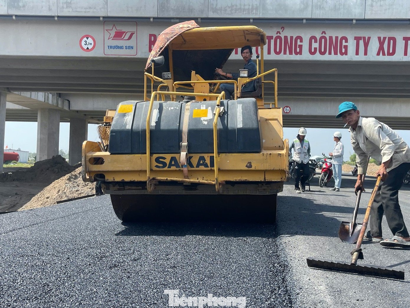 Cận cảnh cao tốc Cần Thơ - Cà Mau sắp thông xe - 12