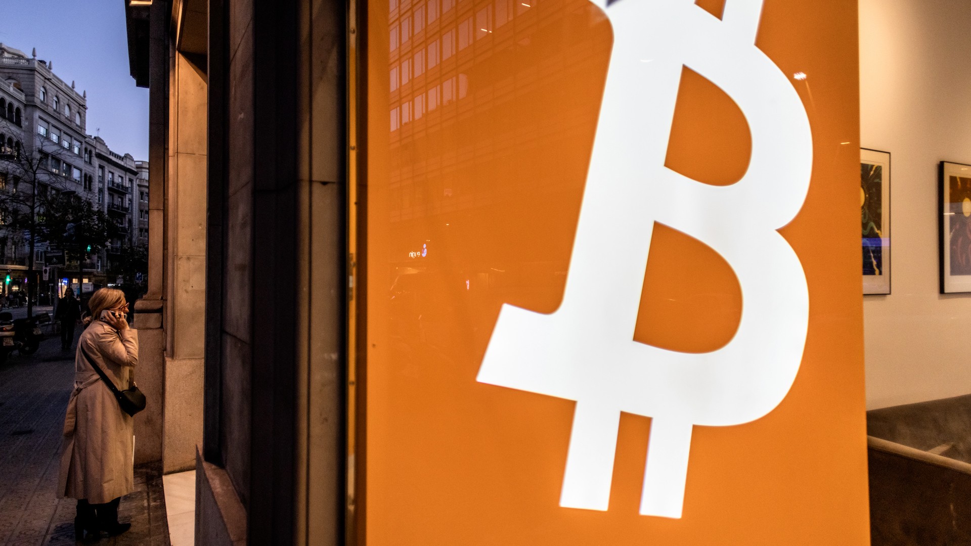 Cổ đông Bitcoin lớn nhất thế giới hạ mạnh dự báo lợi nhuận giữa cơn bão tiền số - 1