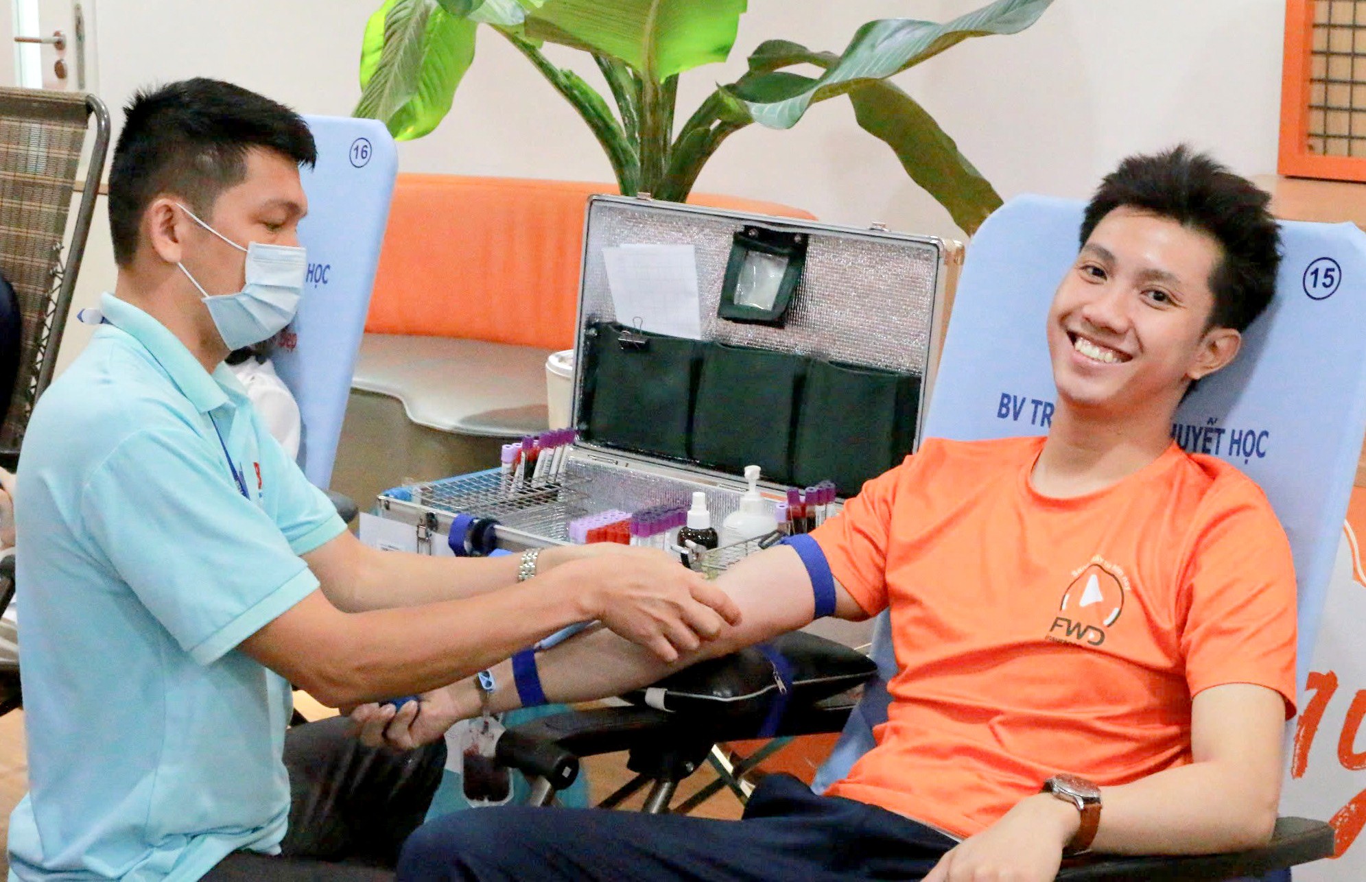 Thông qua chính sách "Ngày Vì Cộng Đồng - Community Care Volunteering Leave", mỗi nhân viên tại FWD có thêm một ngày nghỉ để tham gia các hoạt động thiện nguyện mà họ quan tâm.