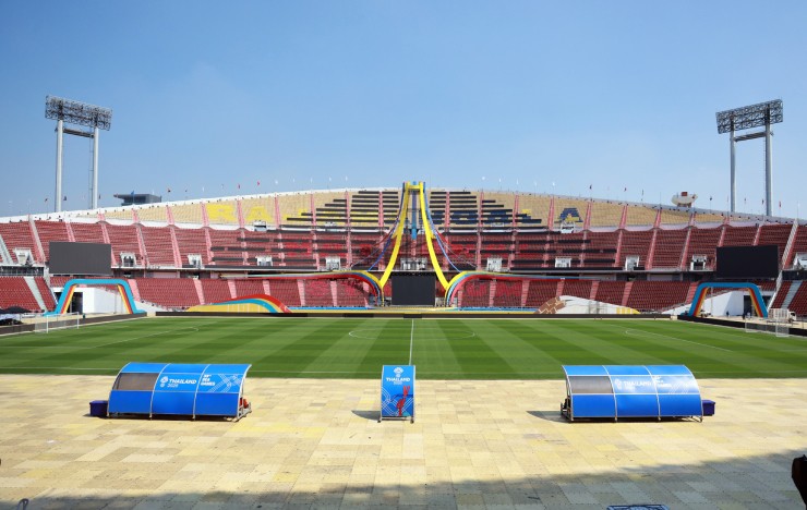 Nhưng ban tổ chức sau đó đã quyết định dời địa điểm tổ chức bảng A và B môn bóng đá nam về thi đấu hết ở Rajamangala. 