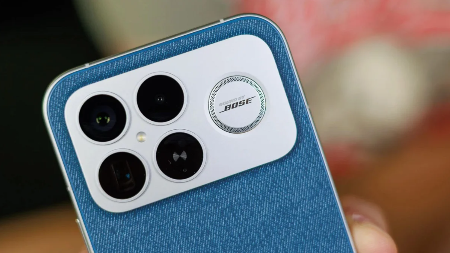 Poco F8 Ultra có loa siêu trầm cực hay.