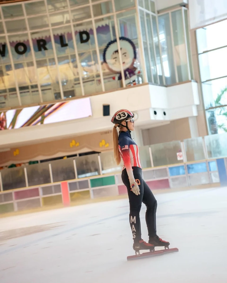 Nữ thần trượt băng Malaysia cực xinh đẹp, hứa hẹn gây bão ở SEA Games 2025 - 12