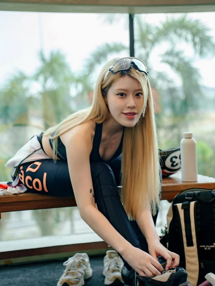 Nữ thần trượt băng Malaysia cực xinh đẹp, hứa hẹn gây bão ở SEA Games 2025 - 13