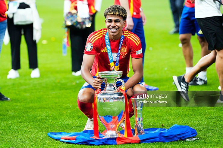 Yamal vô địch Euro 2024 cùng đội tuyển Tây Ban Nha