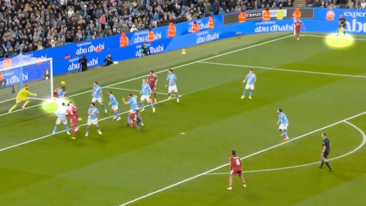 VAR xác định Robertson cản trở tầm nhìn của Donnarumma, dẫn đến bàn thắng của Van Dijk bị từ chối