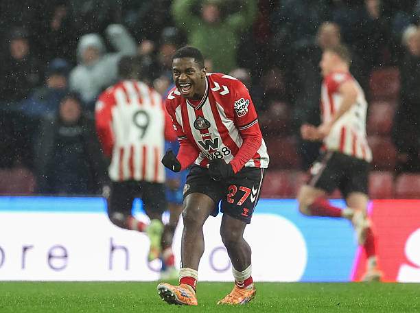 Sunderland thắng oanh liệt trước Bournemouth để duy trì cuộc đua dự cúp châu Âu