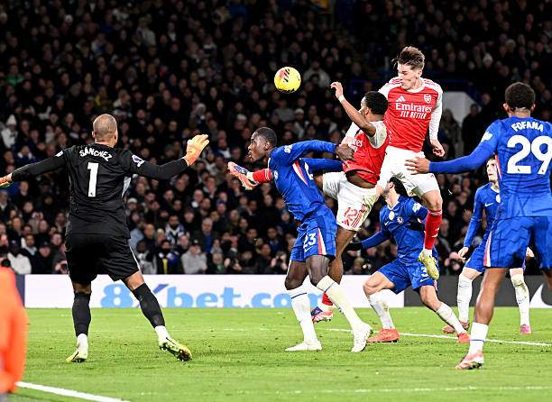 Arsenal chỉ hòa trước 10 người của Chelsea nhưng tiếp tục duy trì mạch bất bại