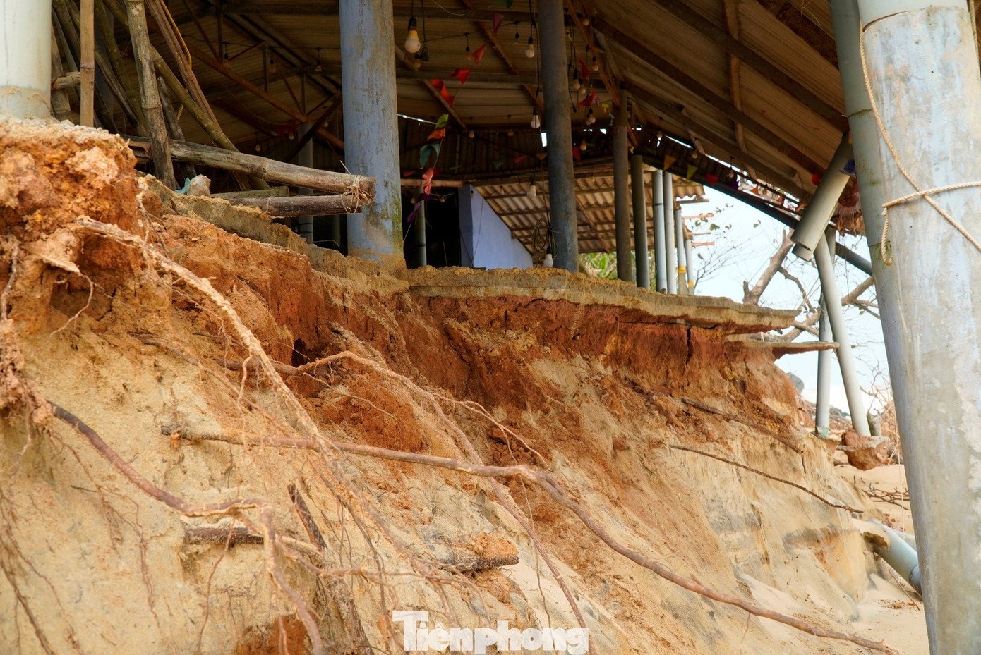 Cảnh tượng chưa từng thấy tại bãi tắm nổi tiếng xứ Huế - 11