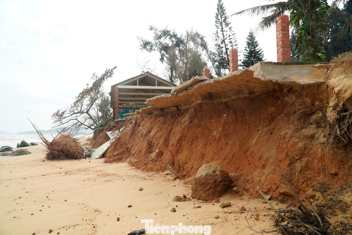 Cảnh tượng chưa từng thấy tại bãi tắm nổi tiếng xứ Huế - 13