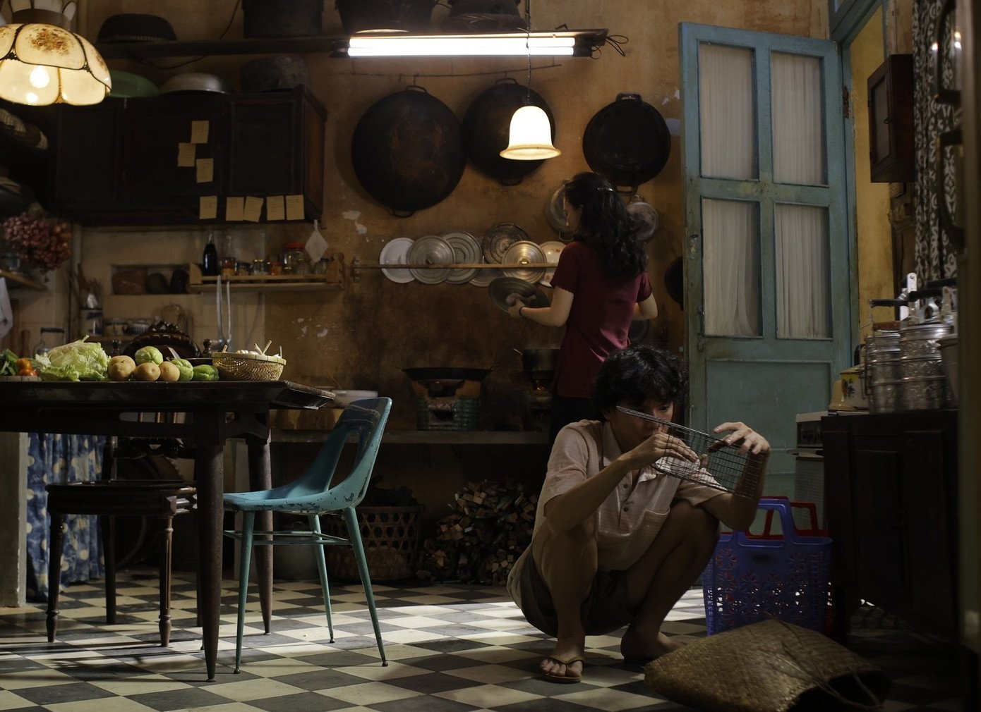 Bối cảnh Sài Gòn những năm 1980 được tái hiện.