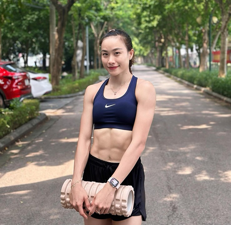 Cơ bụng ấn tượng của Mỹ Tiên