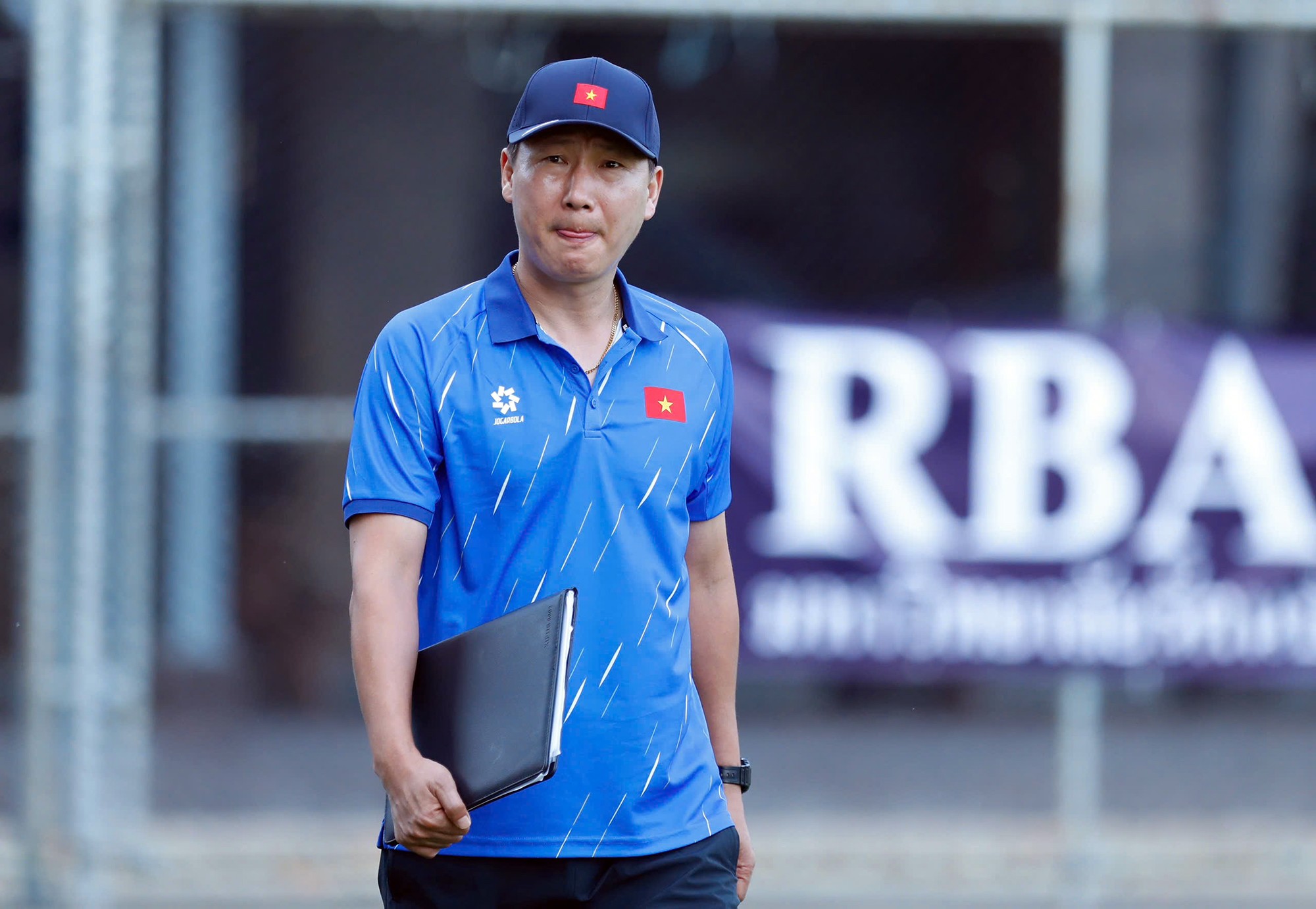 Buổi tập chiều ngày 2/12 của U22 Việt Nam bắt đầu từ 16h30 trên sân vận động của trường đại học RBAC (Bangkok).