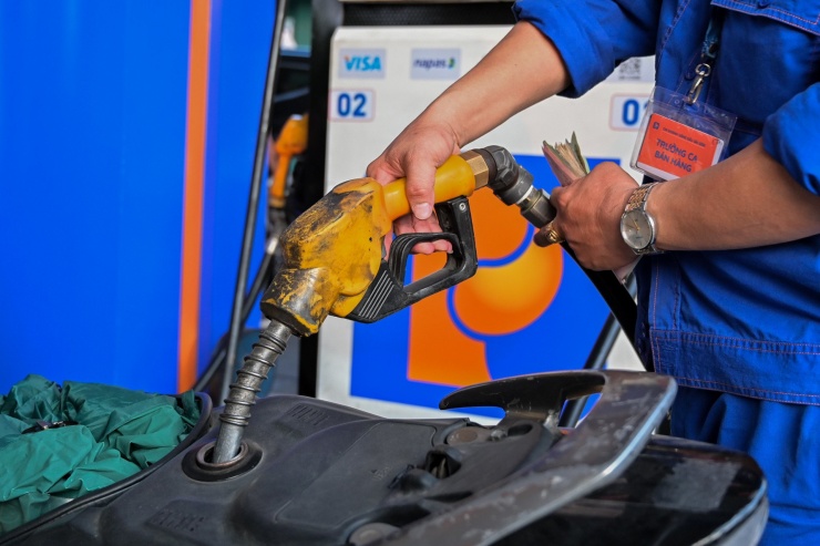 Giá xăng ngày mai có khả năng được điều chỉnh tăng. Ảnh: Nguyễn Huế
