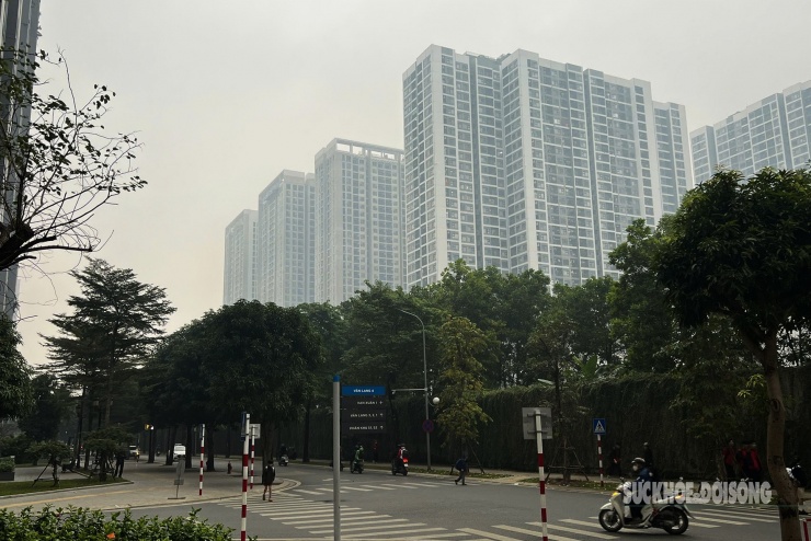 Tòa nhà cao tầng 'biến mất' sau lớp mù dày đặc - 10