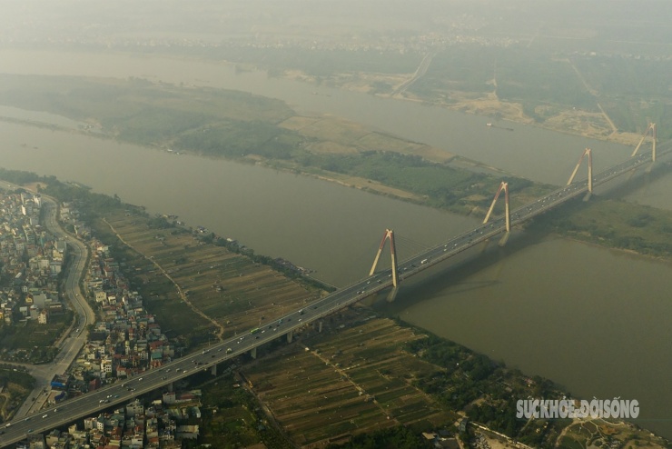 Tòa nhà cao tầng 'biến mất' sau lớp mù dày đặc - 12